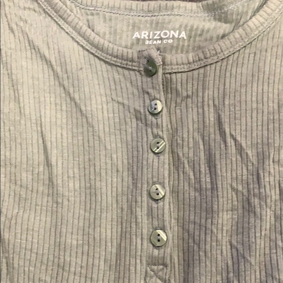 Green button ruffle shirt - Picture 4 of 5